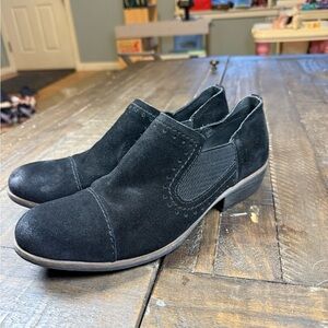 Korkease Korks Black shoes Korks Black Suede Cap Toe Shoes Size 9.5 women